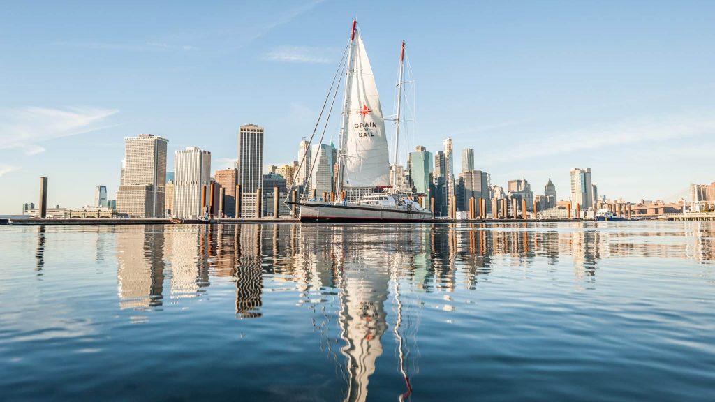 Grain de Sail transporte ses matières premières en voilier cargo
