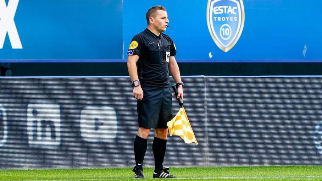 Brice Parinet, arbitre de Ligue 1 le week-end, professeur la semaine