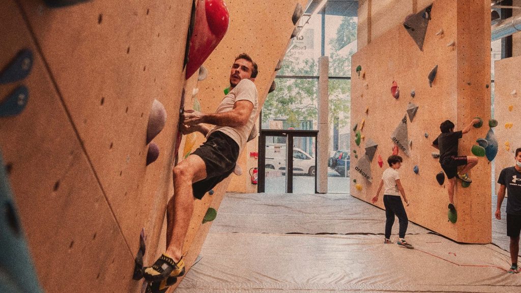L’escalade, un sport complet pour se ressourcer en ville