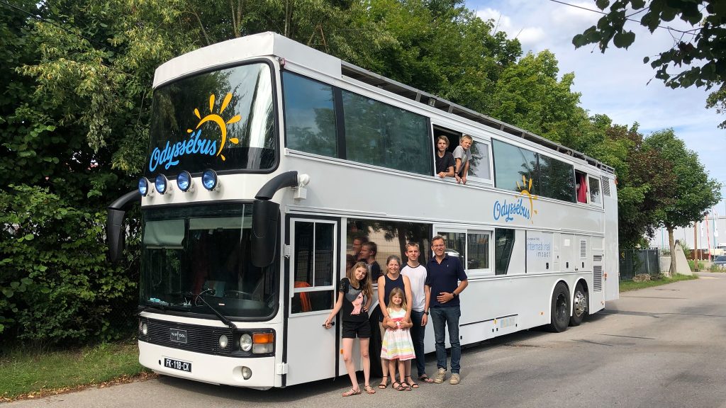 Odyssébus : un tour d’Europe en famille à bord d’un bus écoresponsable