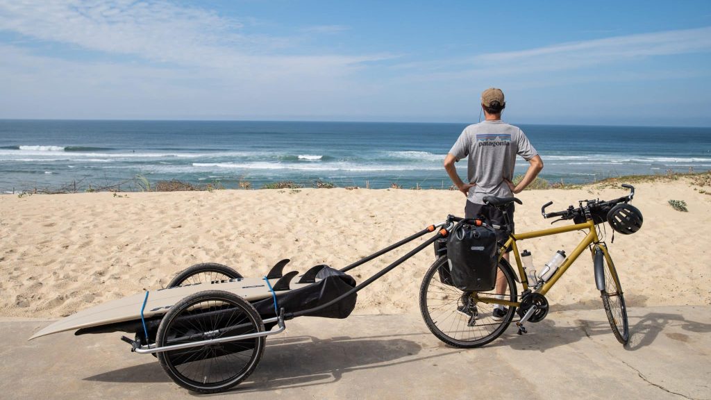 Arthur Bourbon réalise un film à partir de son surf trip à vélo