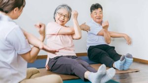 yoga adapté personnes âgées assises