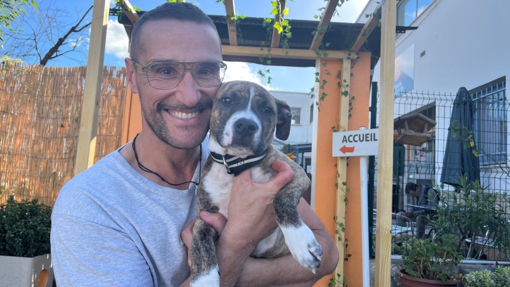 Fabien, agent animalier à la SPA, a épousé son métier de cœur