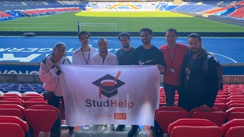 Les fondateurs et les bénéficiaires sont au parc de Princes à Paris