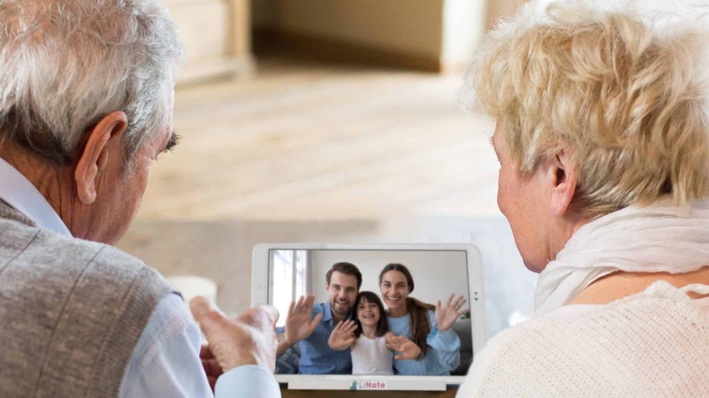 La technologie pour lutter contre l’isolement des personnes âgées