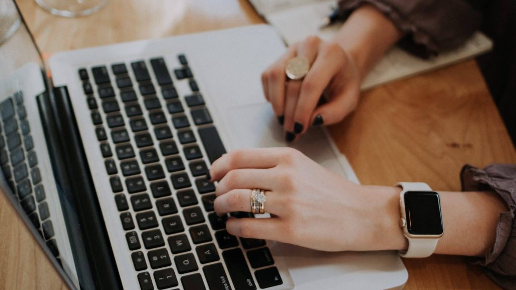 Corinne Le Bars a vaincu son burn-out grâce à l’écriture et la chanson