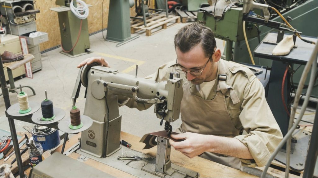 Nantes : il a créé une gamme de chaussures durables et locales 