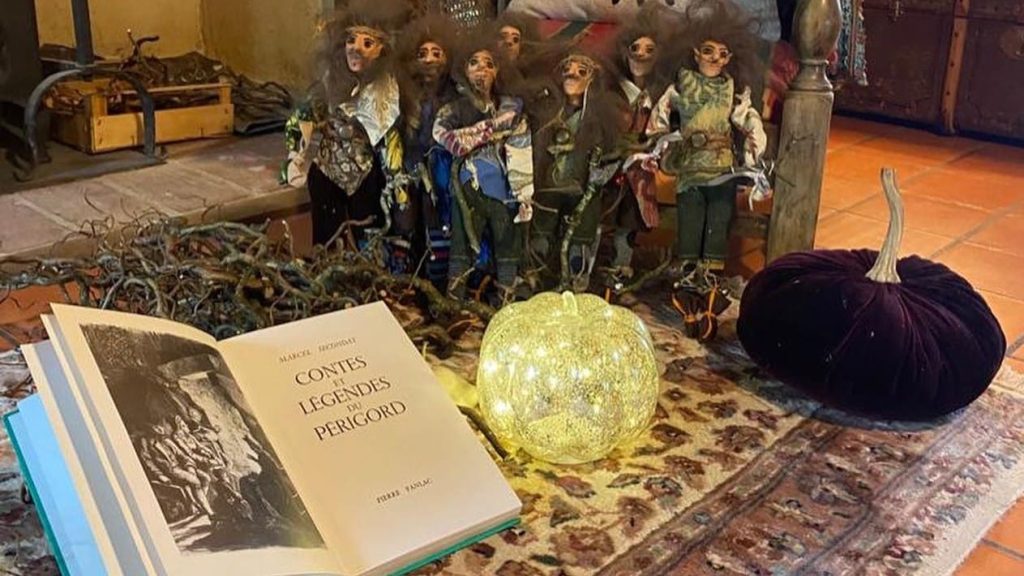 Elle s’inspire de la nature pour créer des sorcières porte-bonheur