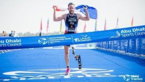 Le Français Jules Ribstein, champion du monde de para triathlon