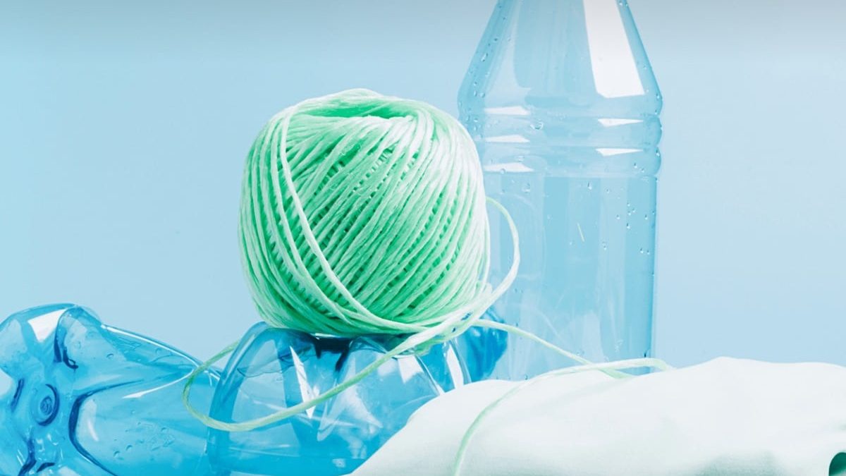 Le fil en matière plastique recylé de couleur vert qu'utilise la société Catova