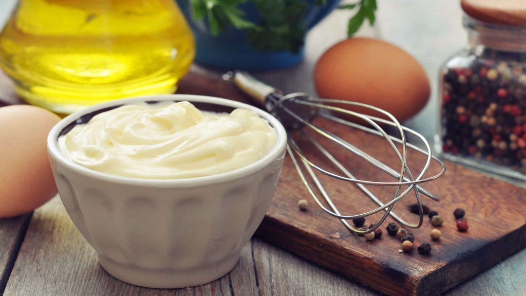 La mayonnaise : que savons-nous de cette sauce souvent décriée ?
