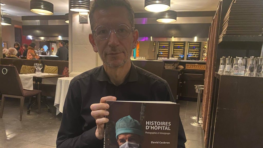 Ce photographe a capturé le quotidien bouleversant des hôpitaux