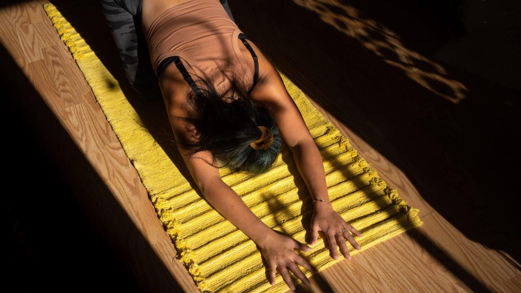 Les postures de yoga : leur histoire par Pauline Testard