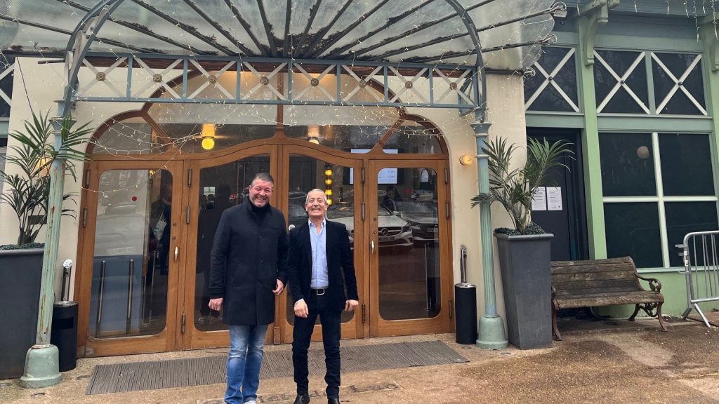 Thé dansant : immersion au Chalet du Lac, une institution parisienne