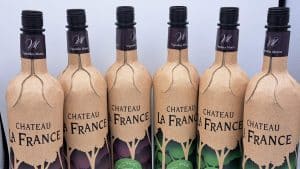 Les bouteilles des vins Château La France avec leur nouveau contenant en carton recyclé