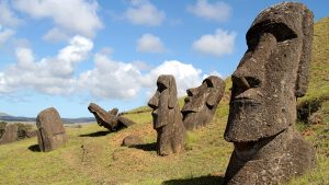 Les statues de l'île de Pâques.