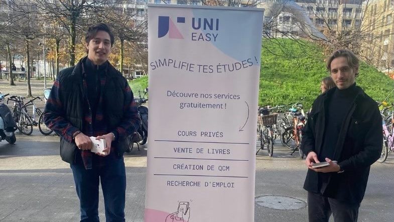 Victor Haussermann (à gauche) lors de sa présentation aux étudiants d'Unieasy