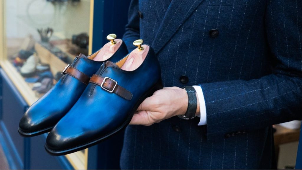 Angers : coloriste, il donne une seconde jeunesse aux souliers en cuir