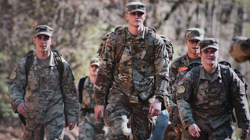 Le paradoxe du médecin militaire : soigner l’ennemi, un devoir