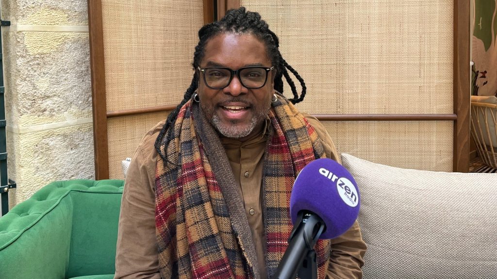 Bien-être : Anthony Kavanagh, artiste multifacettes et coach en PNL