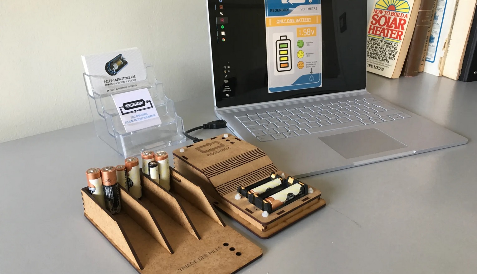 Make it Happen : le chargeur de piles «jetables» RegenBox reçoit le prix  des lecteurs de 20 Minutes