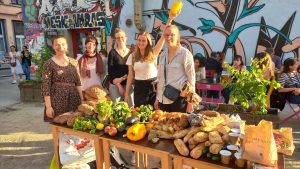 Lyon : Les Éco-Charlie à la rescousse des invendus alimentaires