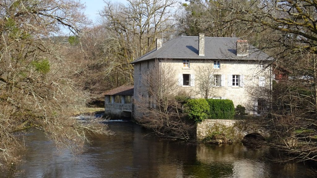 Des barrages hydroélectriques dans des vieux moulins à eau