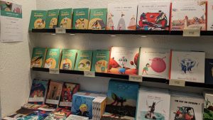 Des livres adaptés aux enfants dyslexiques avec La Poule Qui Pond