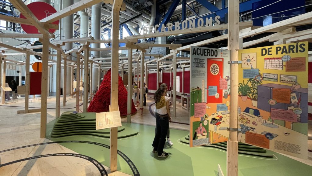 Paris : une exposition “Urgence climatique” recyclable