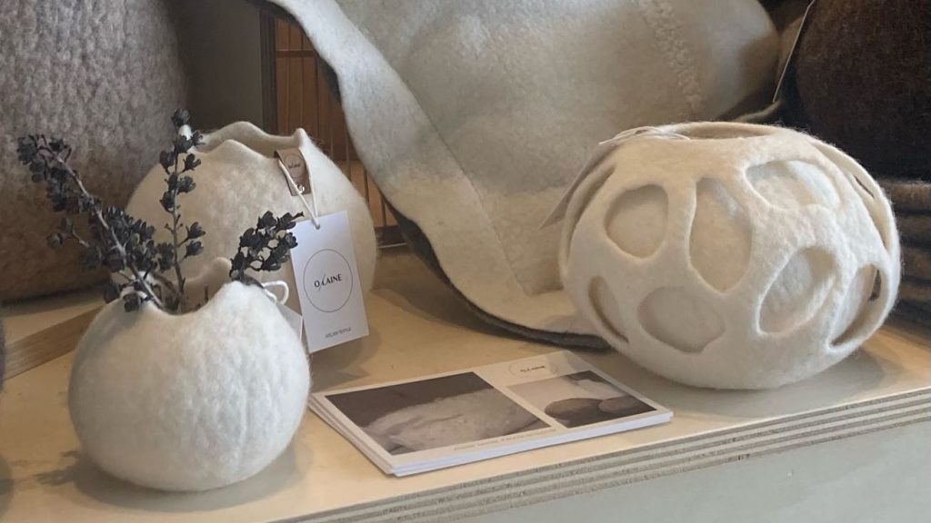 Aleksandra Gacquières, feutrière en fibre de laine