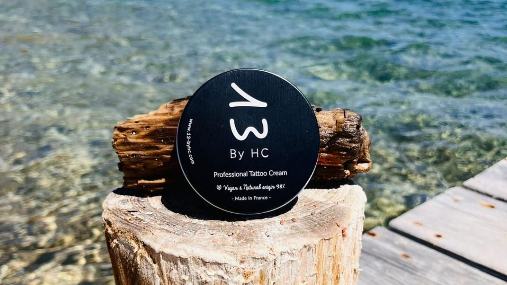 Il a créé une crème 100% naturelle pour les peaux tatouées