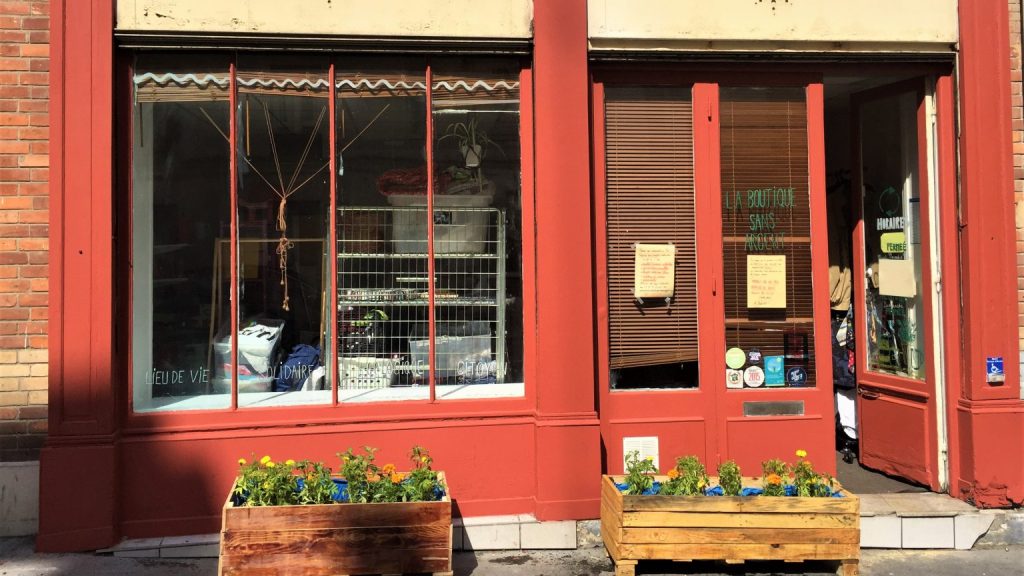 Paris : la Boutique sans argent, un magasin où tout est gratuit