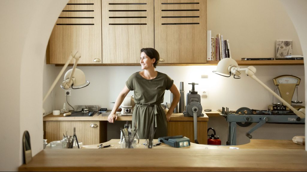 Carole Chiotasso, artisane et créatrice de bijoux en or éthique