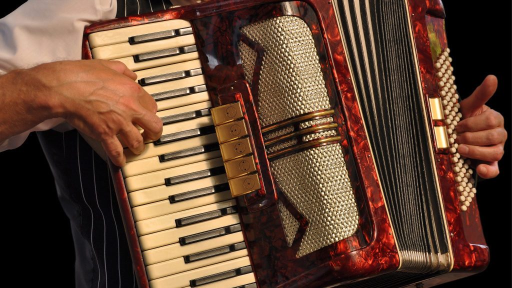 Paris : une croisière guinguette, pour un voyage hors du temps