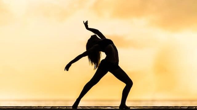 Air Dancing Yoga : quand la danse rencontre le yoga – Partie 1