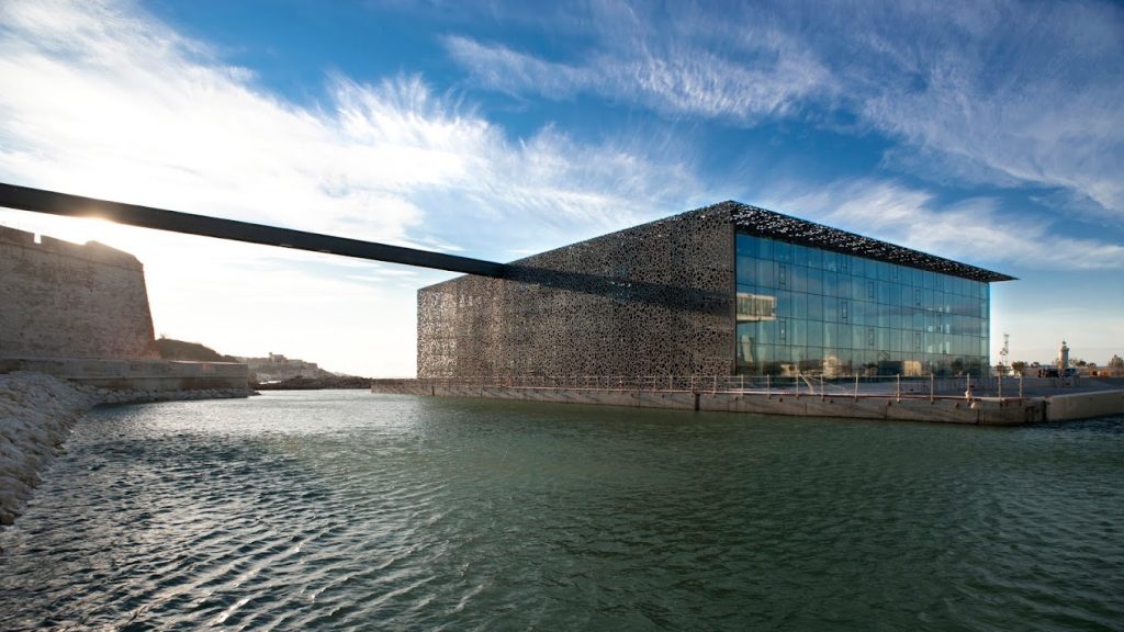 Roms, manouches, gitans… À Marseille, l’expo “Barvalo” brise les clichés