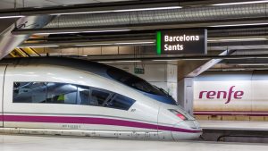 Un train Renfe en gare de Barcelone.