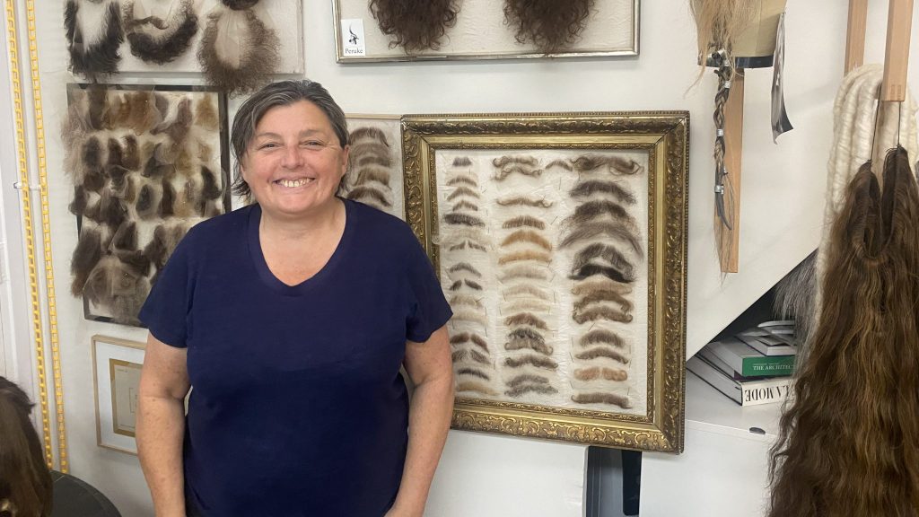 Paris : chef coiffeuse de cinéma, le métier extraordinaire de Guilaine