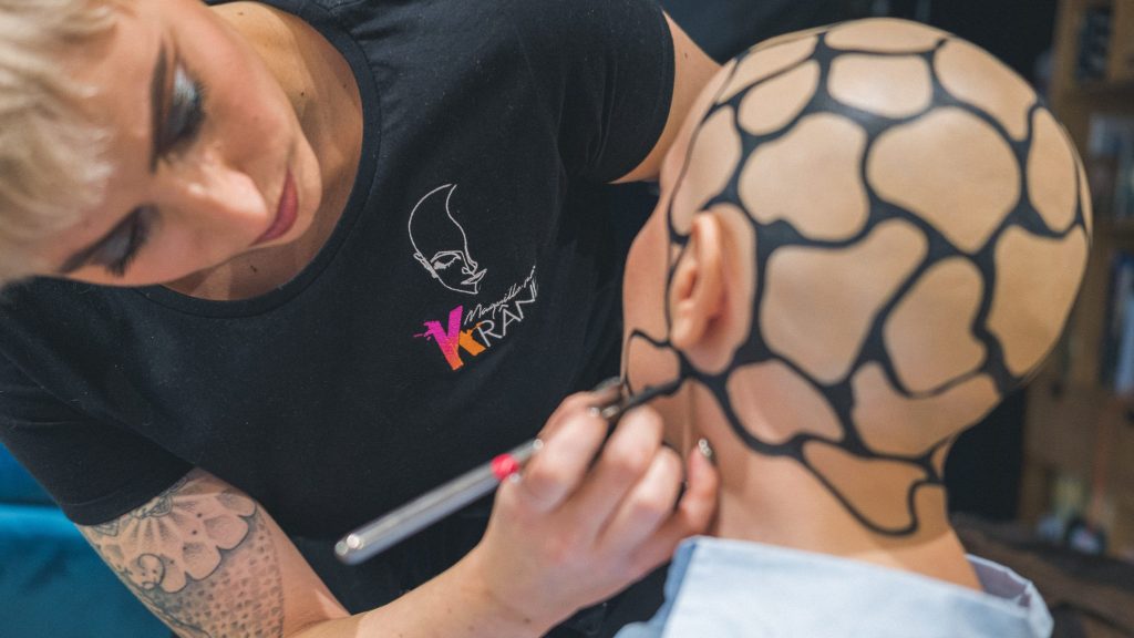 Alopécie : l’association Maquille mon Krâne prône la beauté plurielle