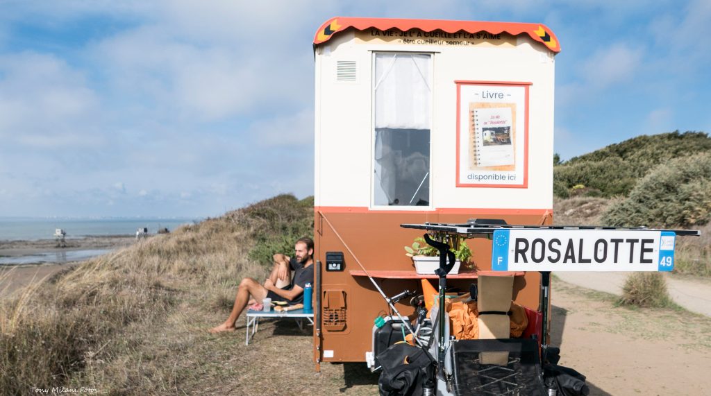 Gaylord vit et voyage dans son véhicule, la Rosalotte