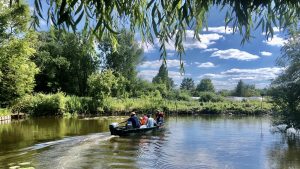 Une belade en barque sur la Somme dans les hortillonnages d'Amiens