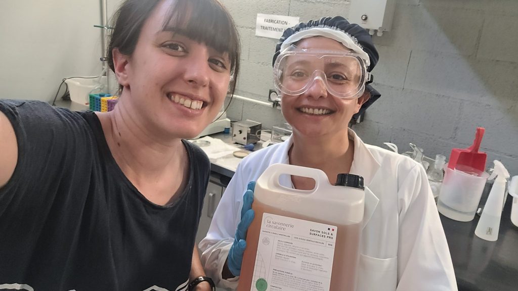 Elles transforment l’huile de friture usagée en savon ménager