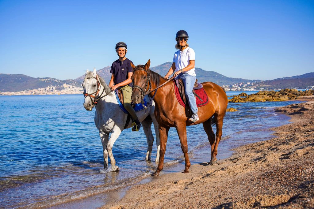 Corse : Des balades entre terre et mer au centre équestre de Porticcio