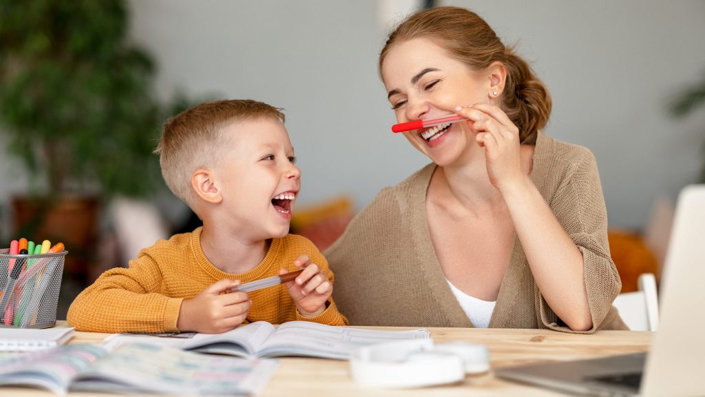 Ateliers d’écriture en famille : cultiver la créativité et les liens