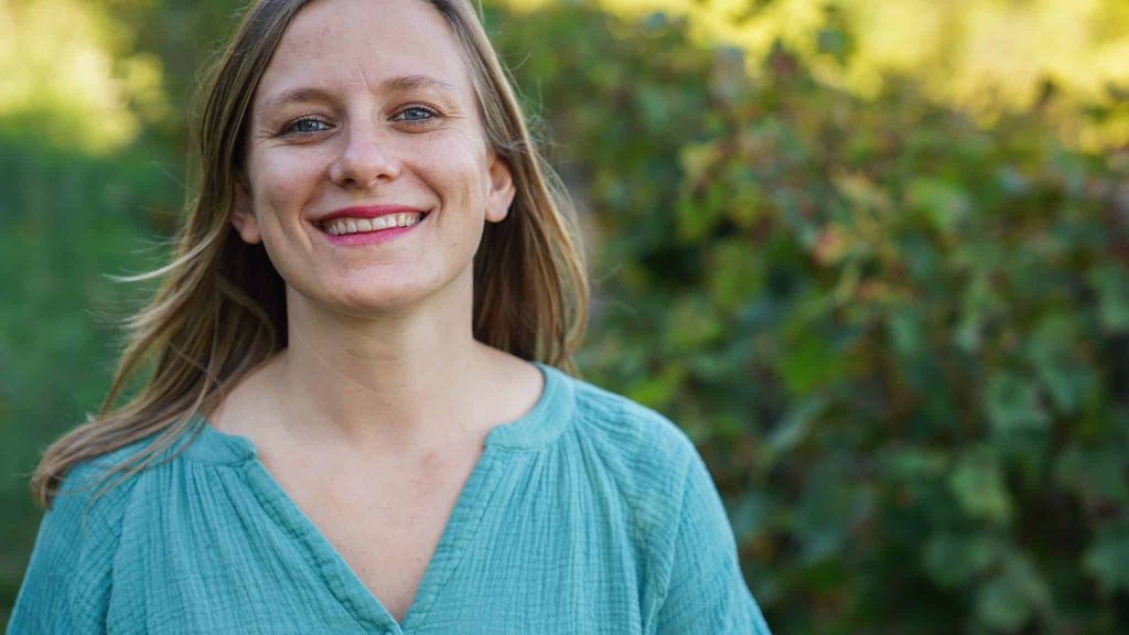 Soline Bossis accompagne les vigneronnes bio et monte sur scène