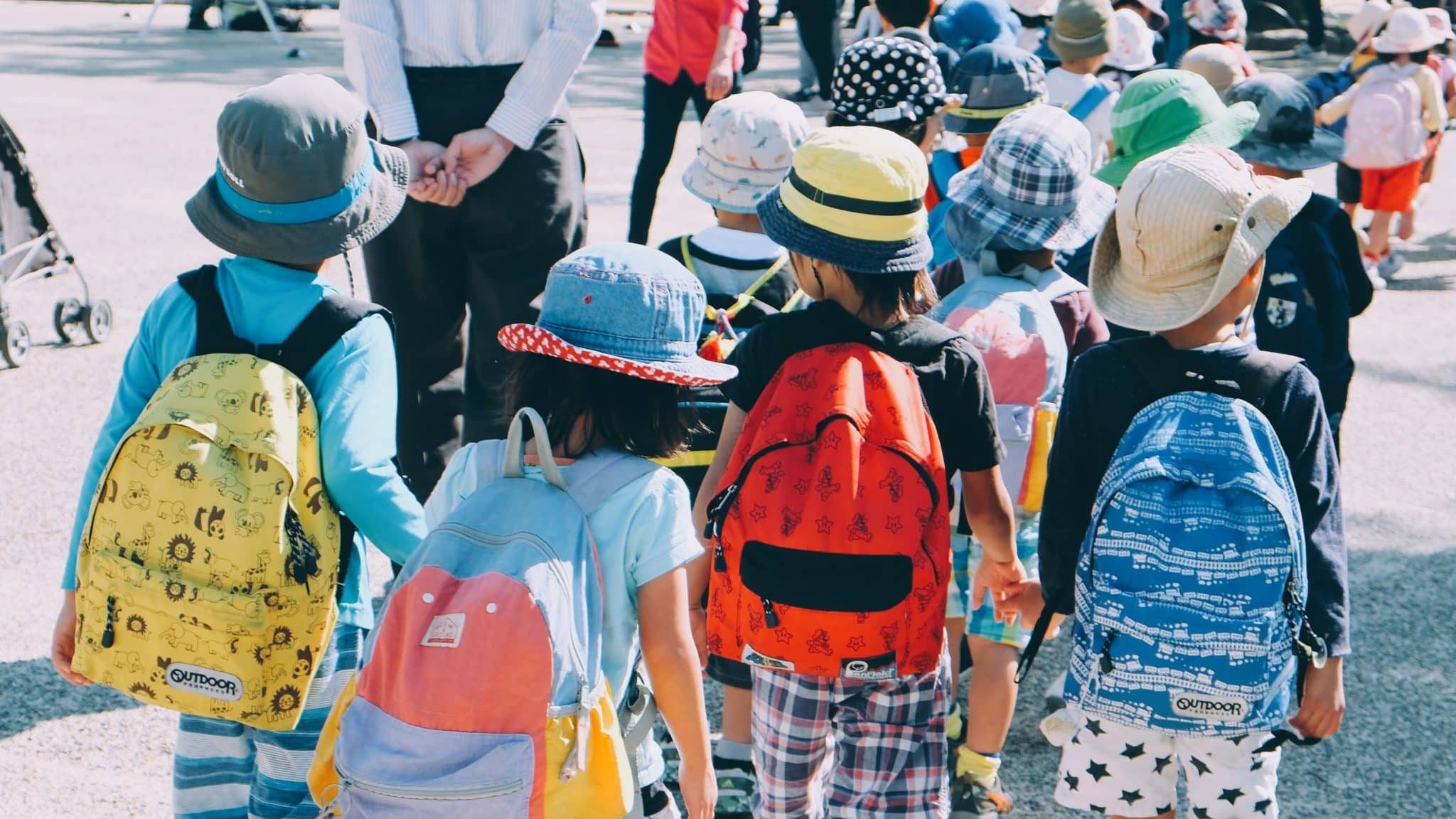 Des enfants font leur rentrée scolaire