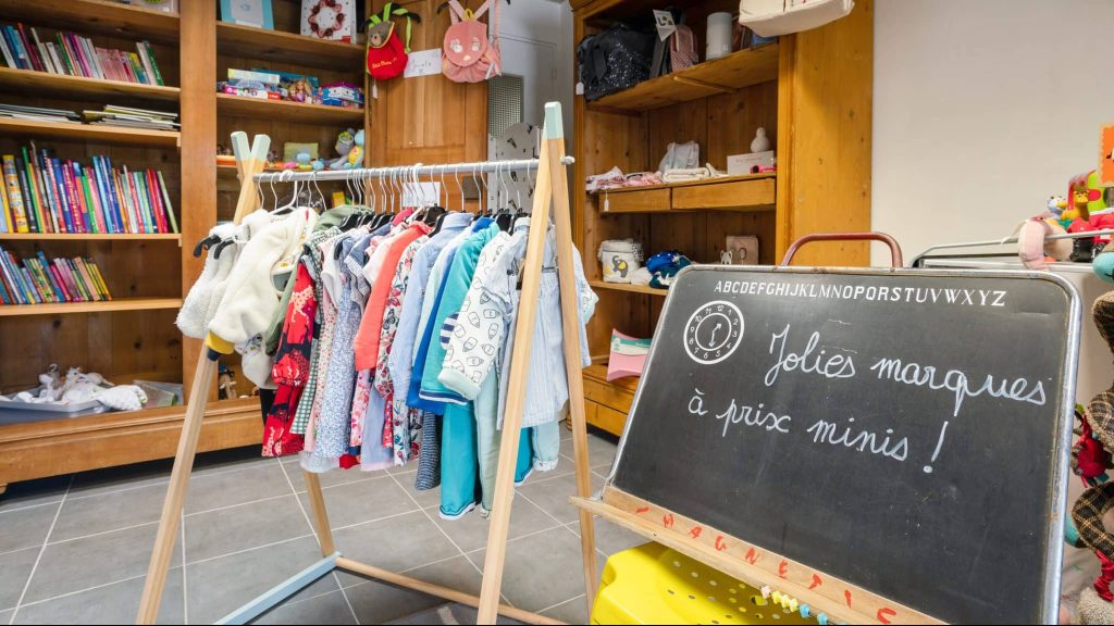 Julie et Albane ont créé un vide grenier en ligne pour enfants