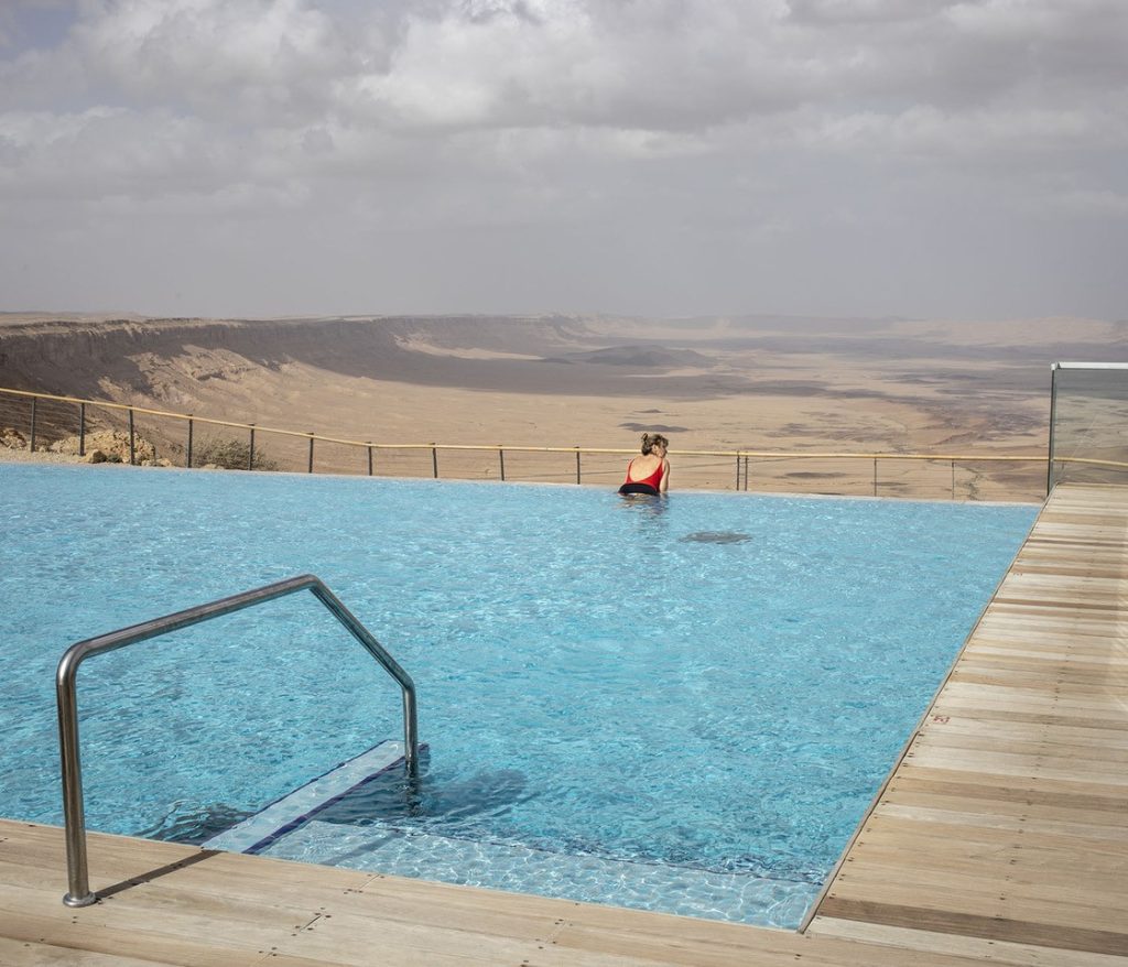 Elle a été nommée « la piscine la plus tendance du monde» 
par un magazine de voyage. Située à l’hôtel Beresheet, en 
Israël, elle surplombe le désert de Negev.