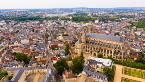 Une vue aérienne de la ville de Bourges.