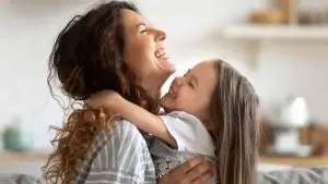 Comprendre le rire et l’humour chez les enfants et les bébés